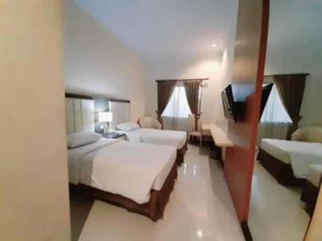 Bella Hotel Сурабая Екстериор снимка
